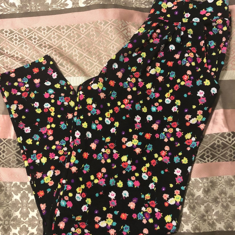 Women pants never worn